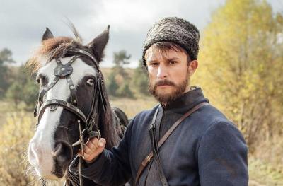 Тарас Цимбалюк у ролі Чорного ворона. Кадр з фільму «Чорний ворон». Фото:Кінорум