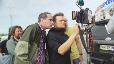 Режисер Станіслав Тіунов (за камерою) та сценарист і продюсер фільму Олександр Щур. Фото: facebook.com/stanislav.tiunov